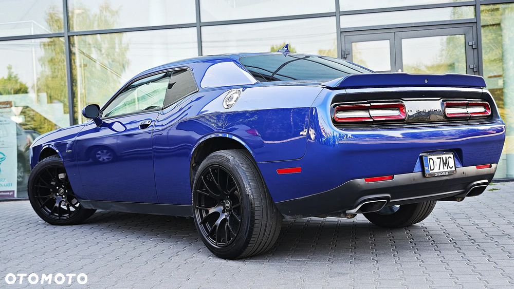 Dodge Challenger - 11