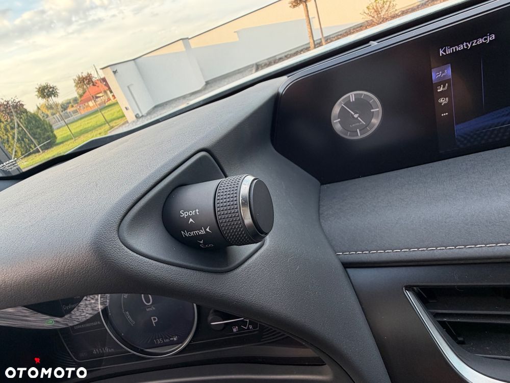 Lexus UX 300e Luxury Line - 32