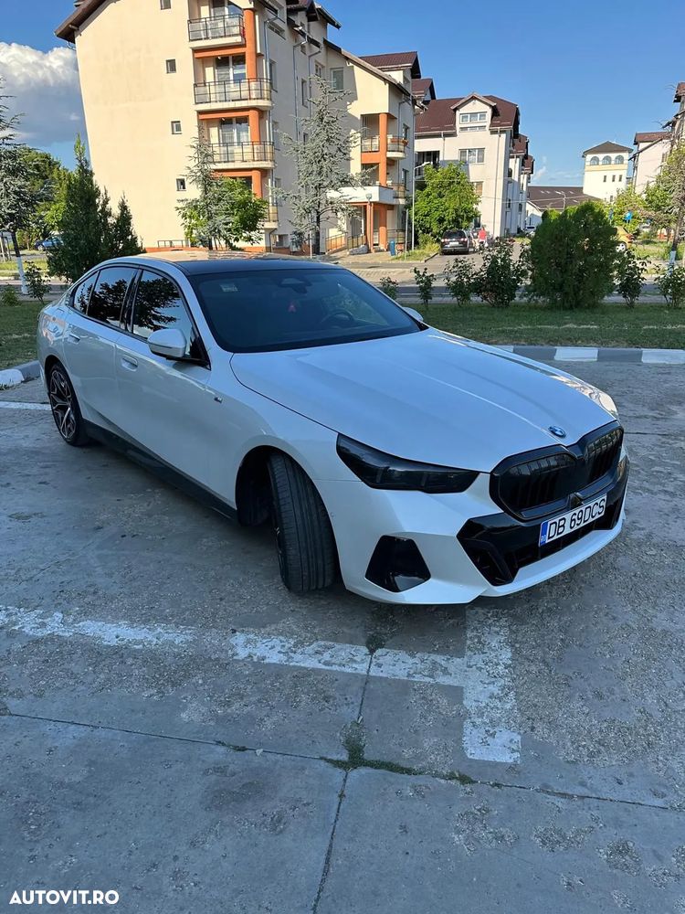BMW Seria 5 520i AT MHEV - 36