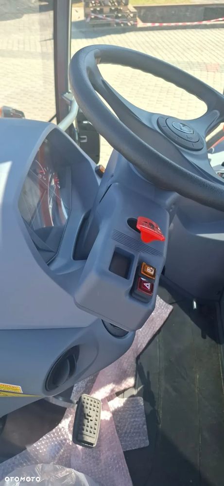 Kubota M4 063 - 8