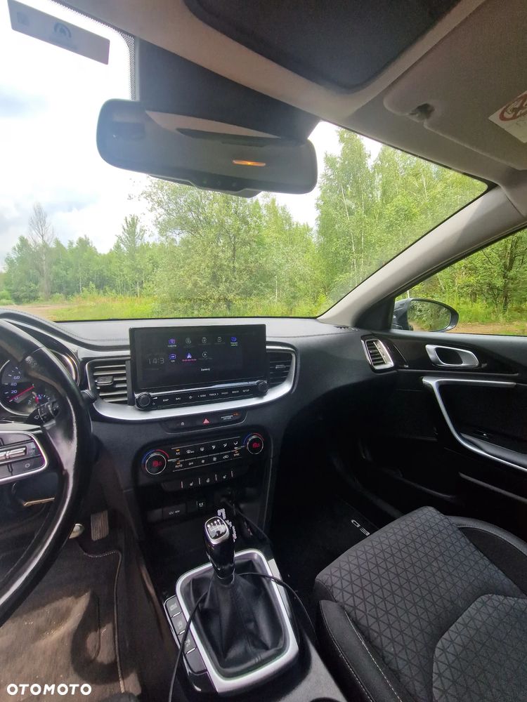 Kia Ceed 1.6 CRDi mHEV M - 4