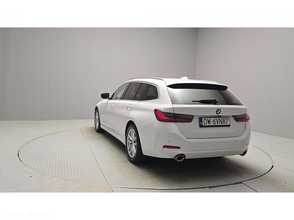 BMW Seria 3 320d xDrive mHEV M Sport - 4