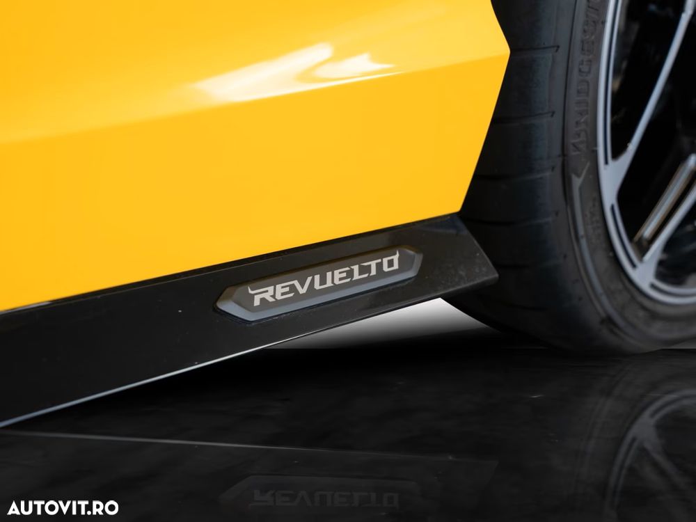 Lamborghini Revuelto - 16