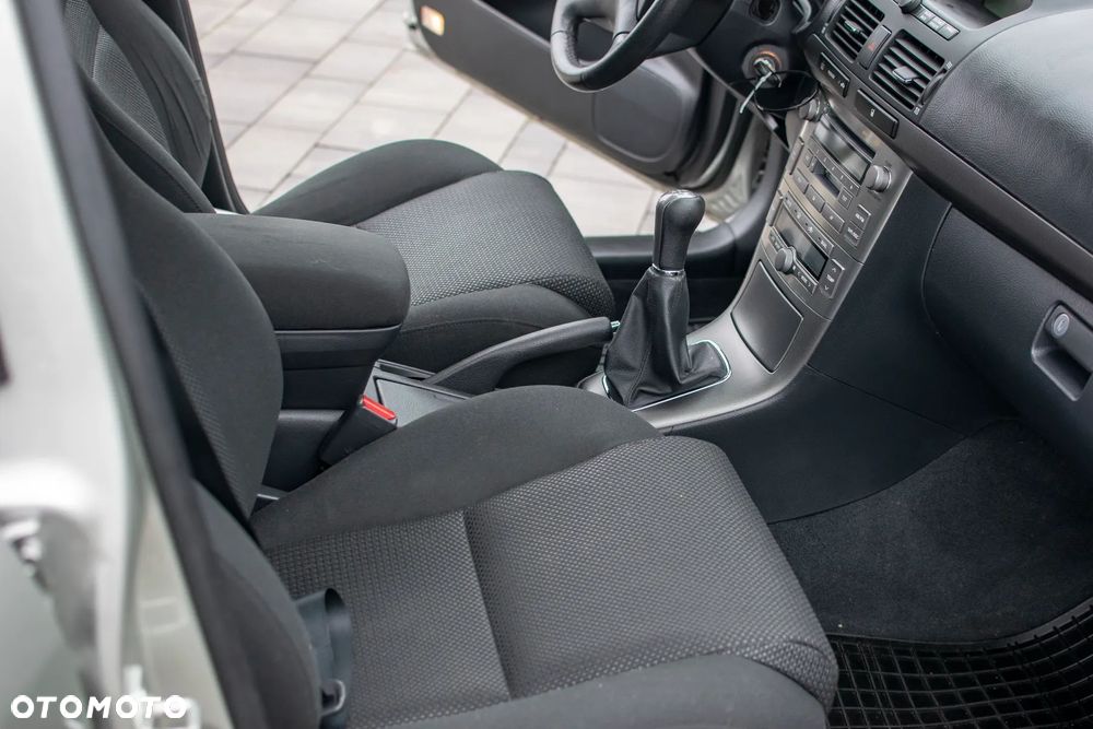 Toyota Avensis - 5