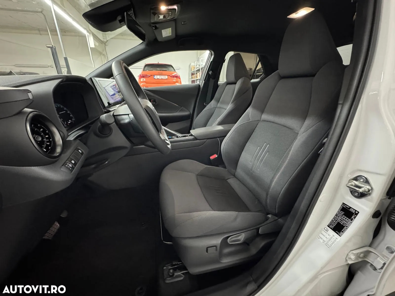 Toyota C-HR 1.8 HEV 140 CP 4x2 CVT Dynamic - 8