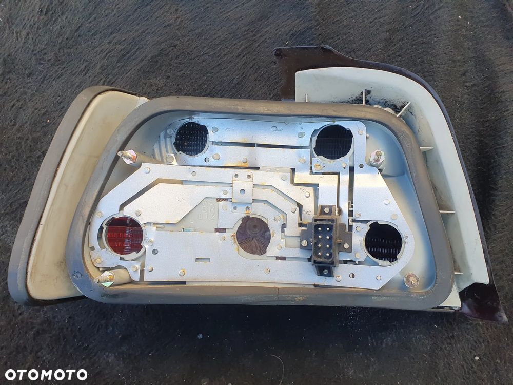 BMW 3 E36 SEDAN LAMPA TYŁ PRAWA TYLNA KSBM012 EUROPA - 3