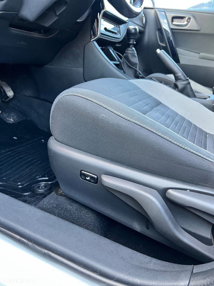 Toyota Auris 1.6 D-4D Executive - 13