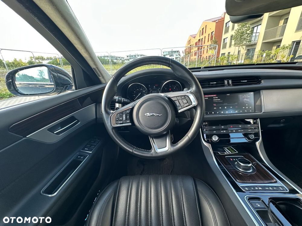 Jaguar XF 2.0 i4D AWD Portfolio - 17