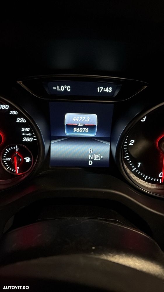 Mercedes-Benz GLA - 8