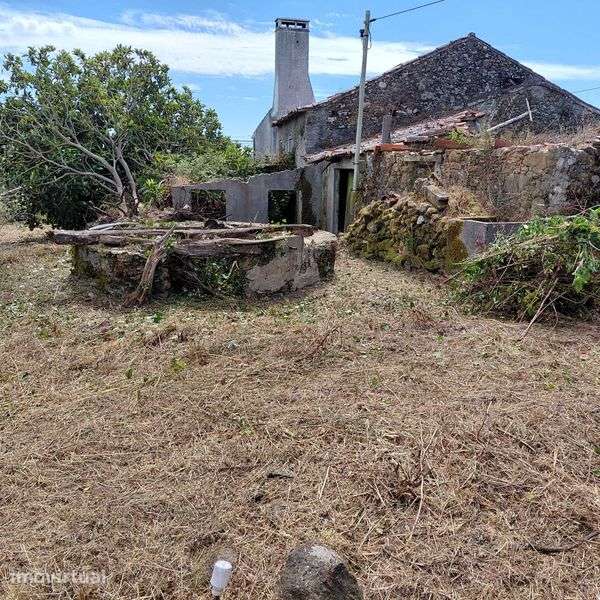 Terreno com casa ruinas. Arega - Grande imagem: 5/10