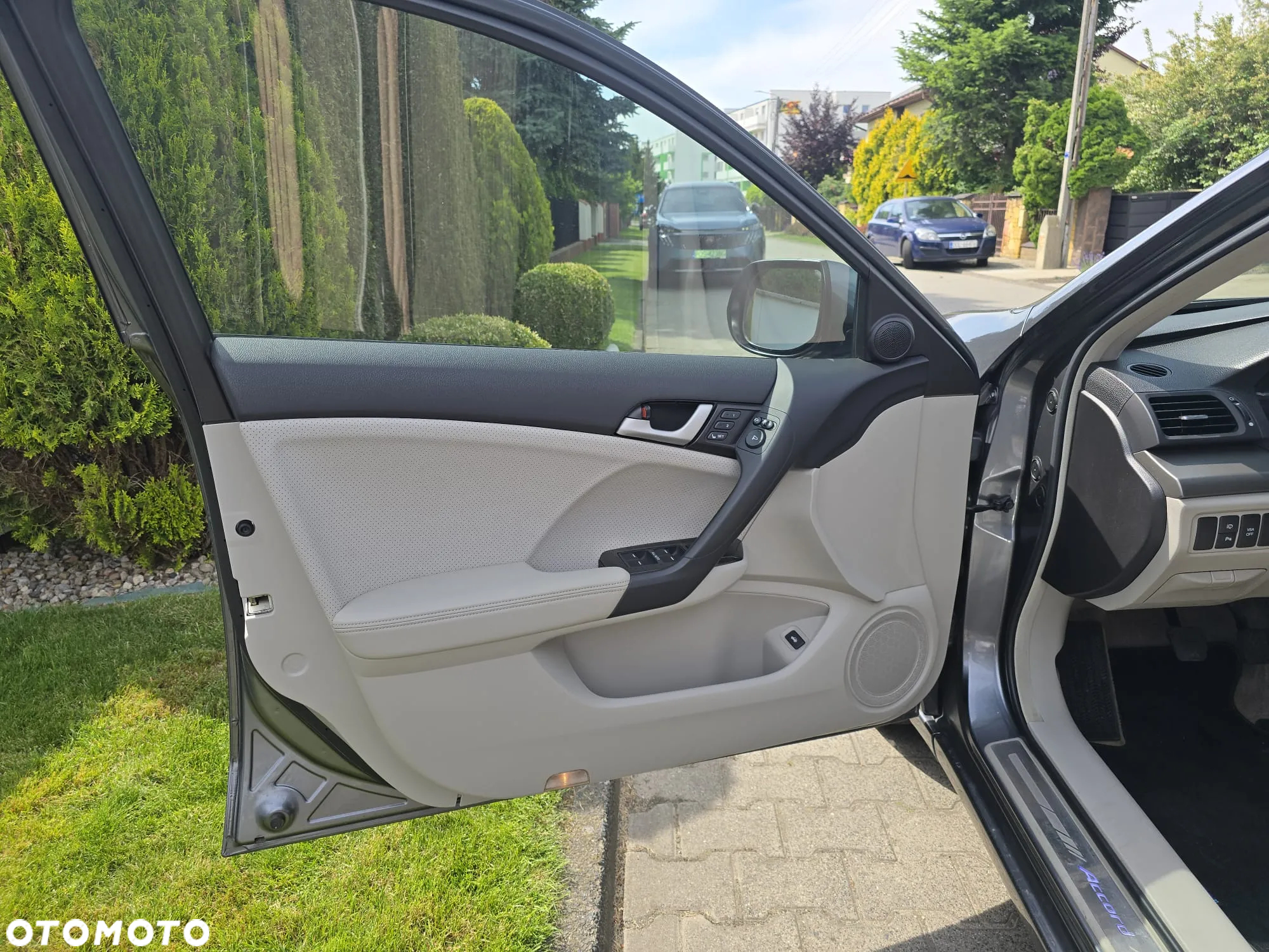 Honda Accord 2.0 Executive - 11