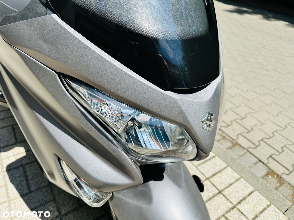 Suzuki Burgman - 24