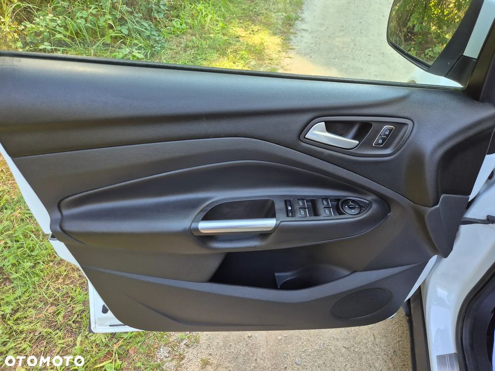 Ford Kuga 2.0 TDCi 2x4 Titanium - 27