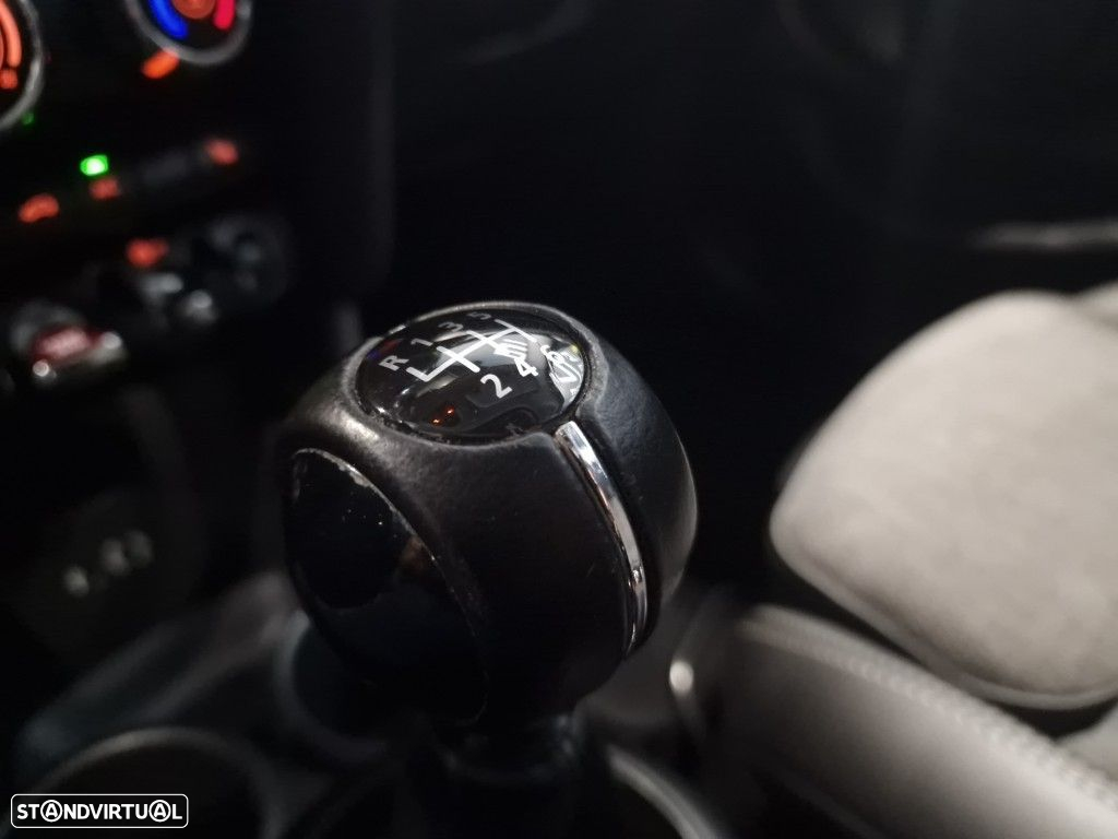 MINI 5 Portas Cooper D - 41