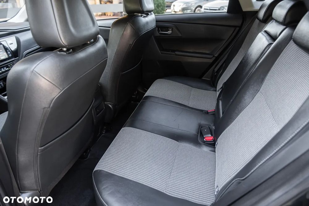Toyota Auris 1.6 D-4D Design Edition - 20