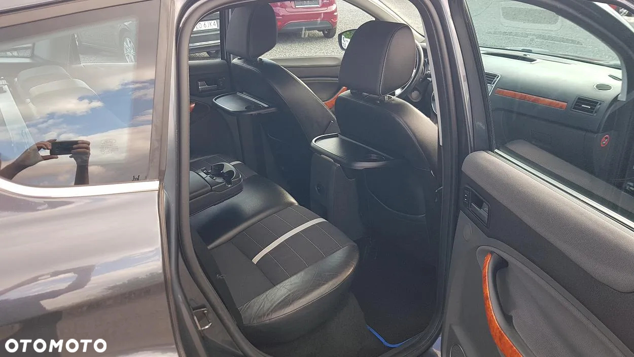 Ford Kuga 2.0 TDCi 4x4 Titanium - 34