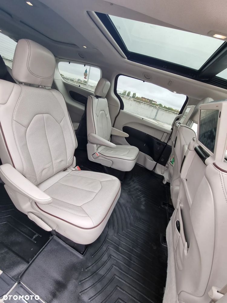 Chrysler Pacifica - 11