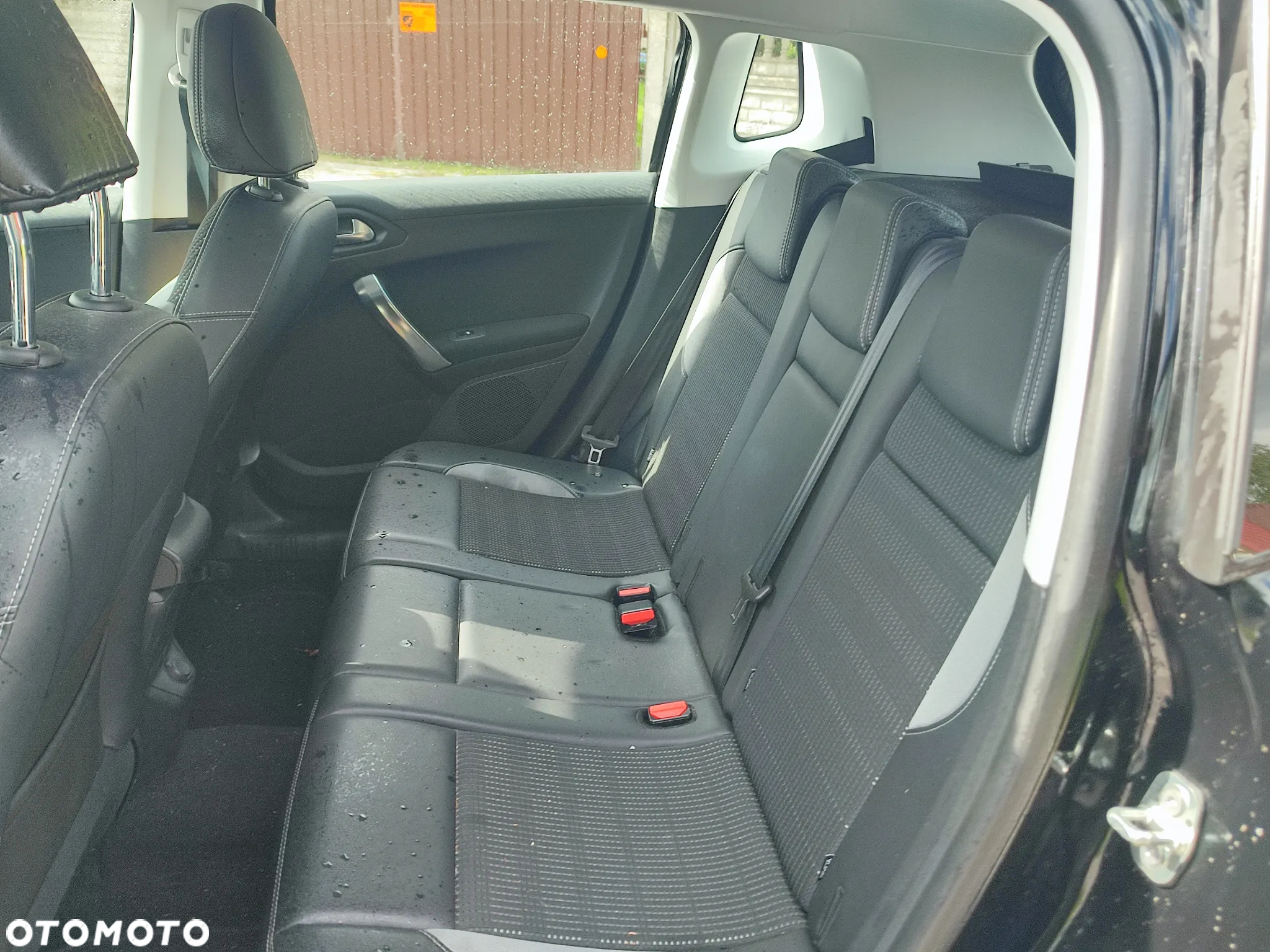 Peugeot 2008 1.6 e-HDi Allure S&S - 15