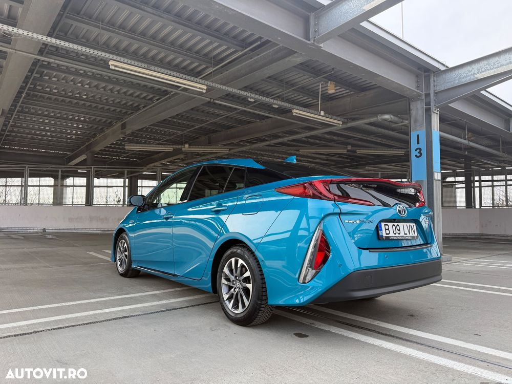 Toyota Prius - 4