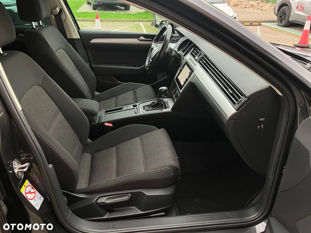 Volkswagen Passat - 17
