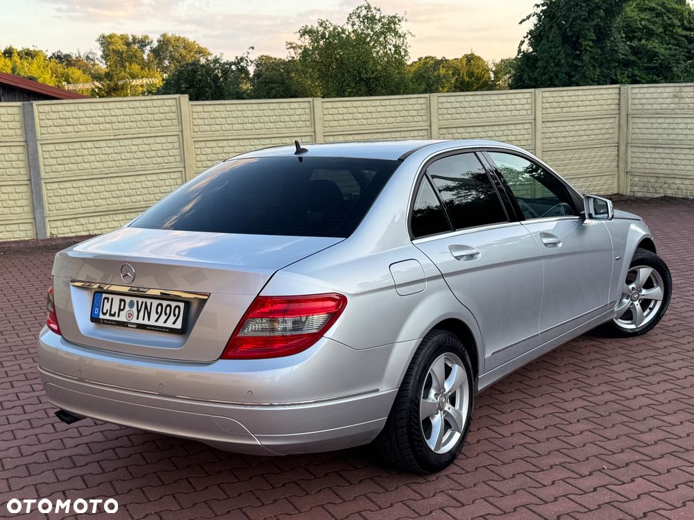 Mercedes-Benz Klasa C 180 CGI Automatik BlueEFFICIENCY Avantgarde - 17
