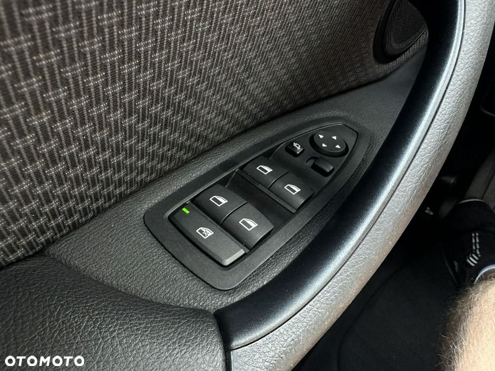 BMW X1 xDrive25e Advantage - 33