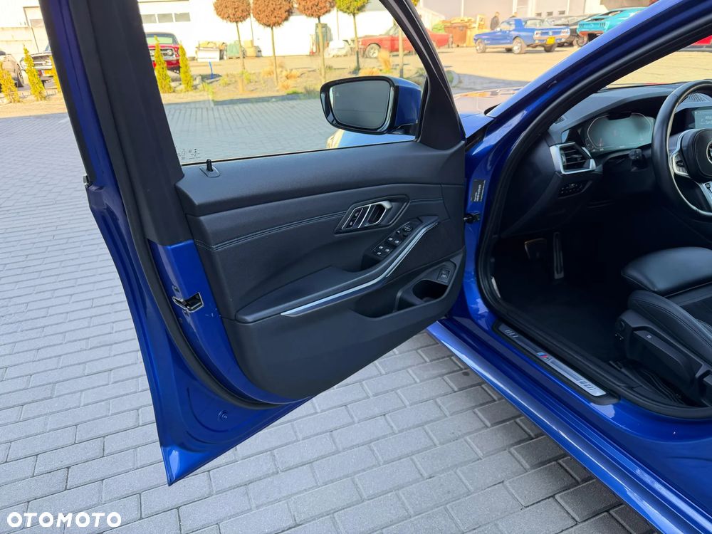 BMW Seria 3 320d xDrive M Sport Shadow - 12