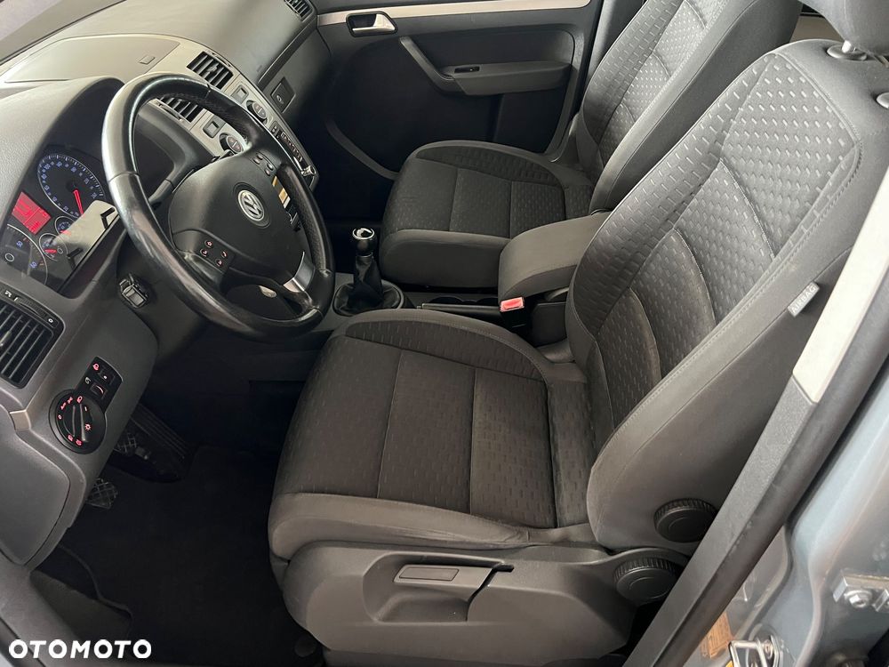 Volkswagen Touran 2.0 TDI DPF BlueMotion Technology Comfortline - 12