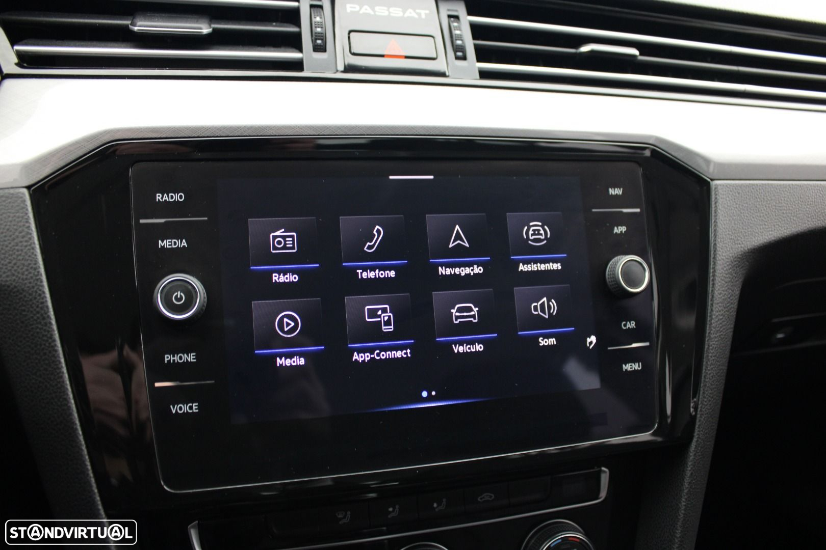 VW Passat Variant 1.6 TDI Business DSG - 23