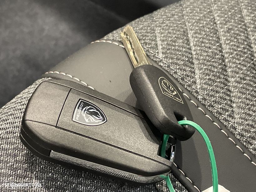 Peugeot 2008 1.2 PureTech Allure Pack - 12