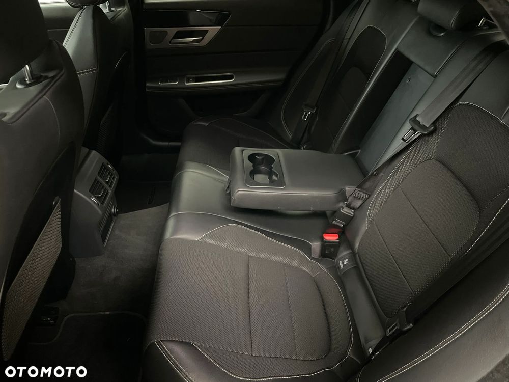 Jaguar XF 2.0 i4D AWD R-Sport - 17