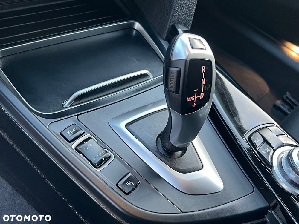 BMW Seria 3 318i - 10