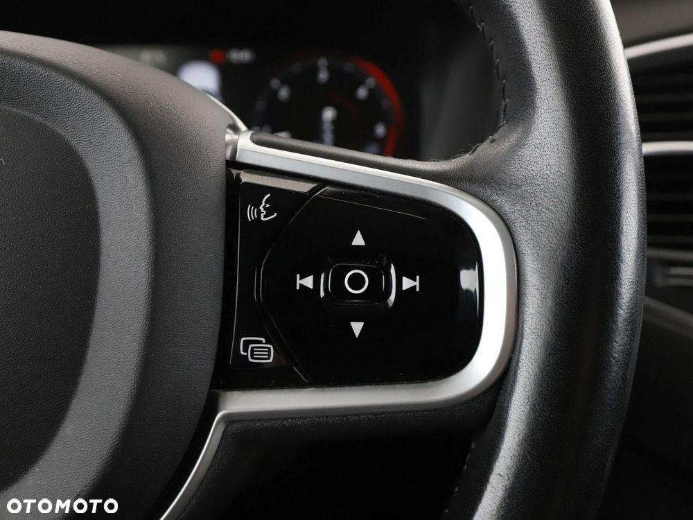 Volvo XC 90 B5 D AWD Momentum 7os - 32