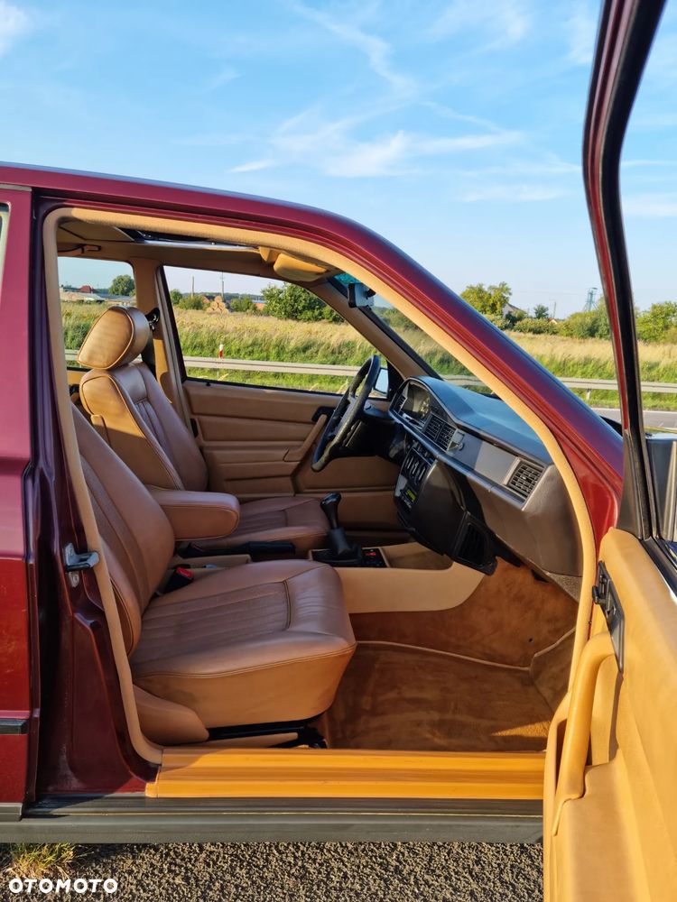 Mercedes-Benz W201 (190) - 3