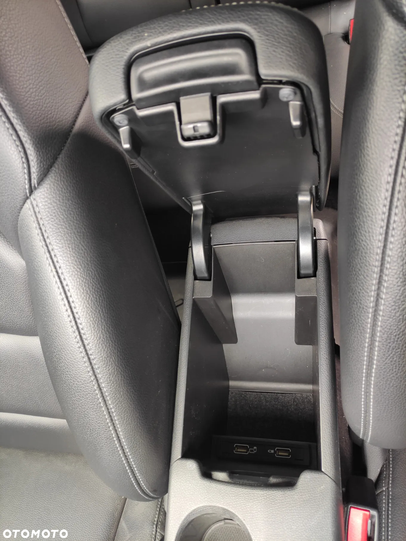 Mercedes-Benz GLA 250 4Matic 7G-DCT - 21
