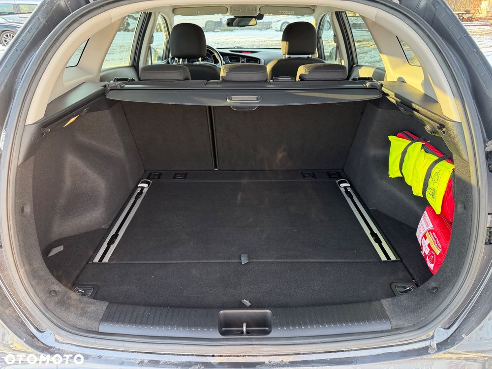 Kia Ceed 1.6 GDI DCT Platinum Edition - 26