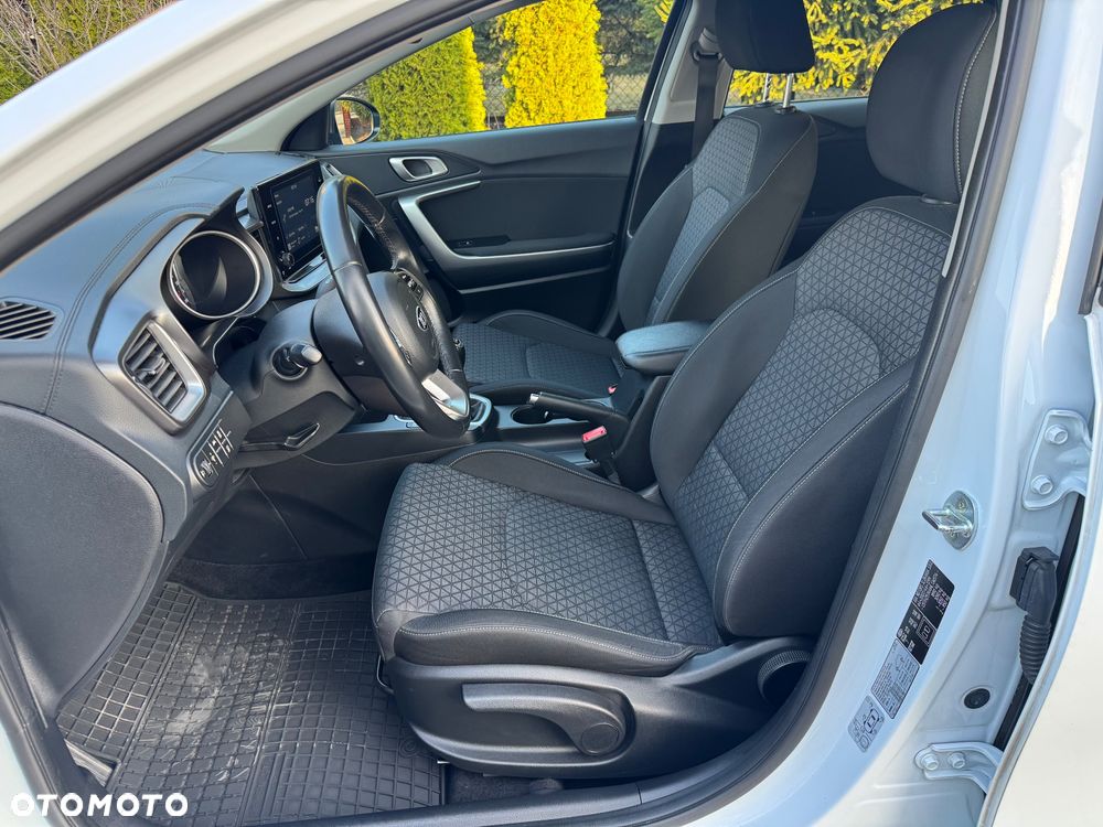 Kia Ceed 1.6 CRDi mHEV M - 26