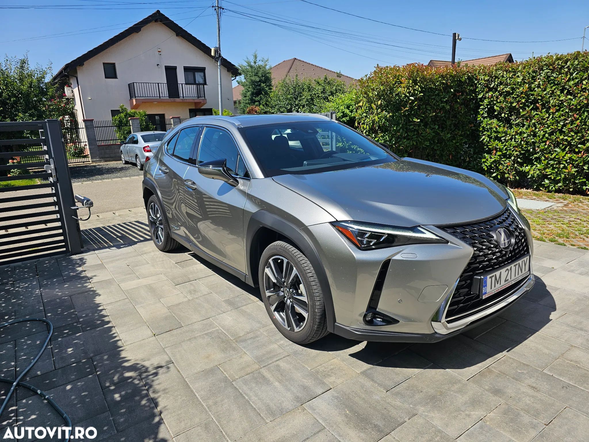 Lexus UX 250h Luxury Line - 1