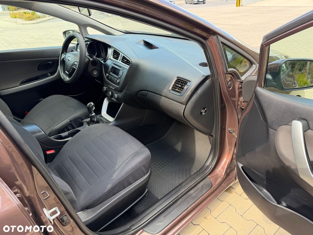 Kia Ceed - 10