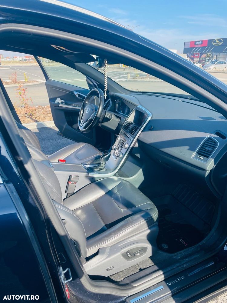 Volvo XC 60 D5 AWD Geartronic Kinetic - 8