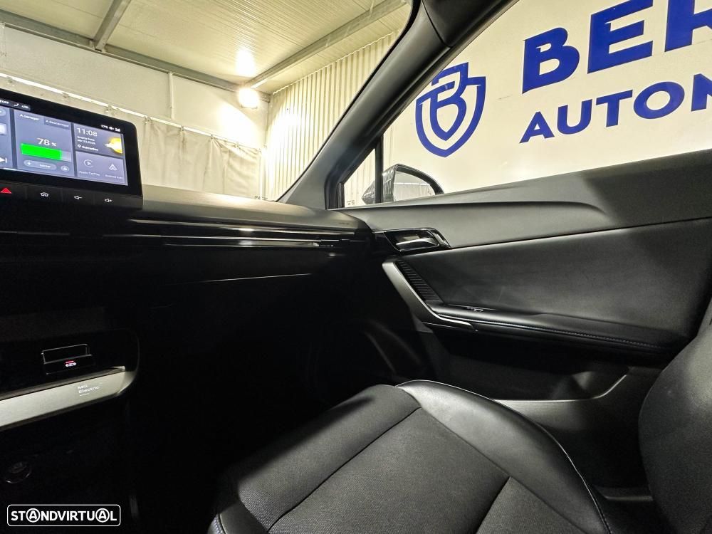 MG MG4 77 kWh Extended Range Luxury - 23