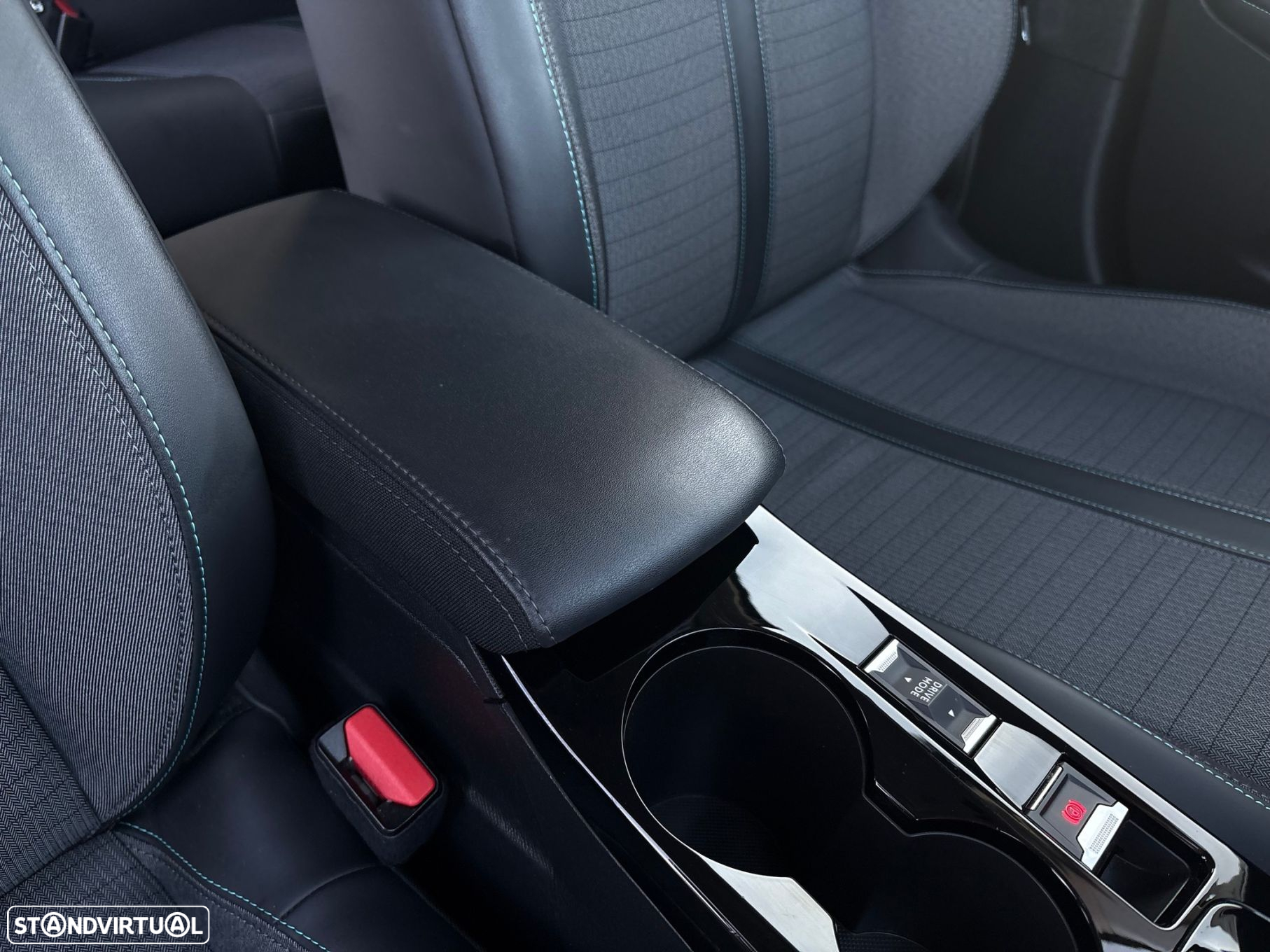 Peugeot e-2008 50 kWh Allure Pack - 27