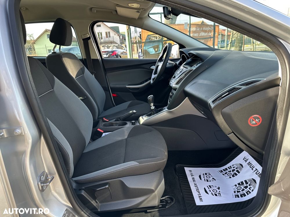 Ford Focus 1.6 TDCi DPF Champions Edition - 11