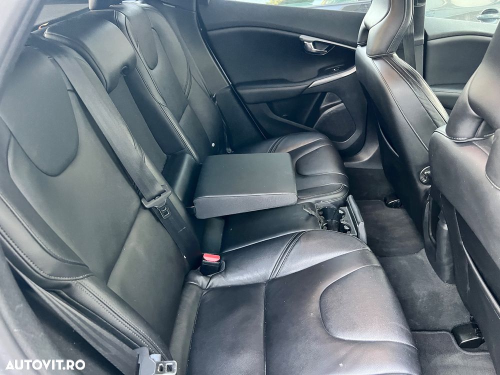 Volvo V40 D2 ECO Aut. R-Design - 17