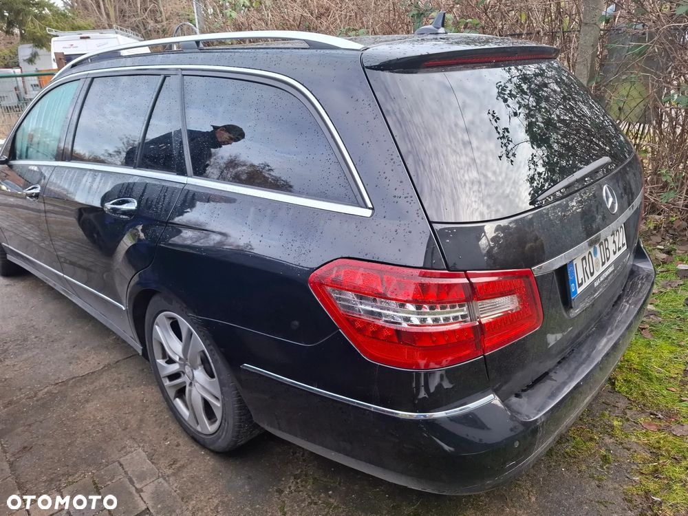 Mercedes-Benz Klasa E 220 CDI DPF BlueEFFICIENCY Automatik Avantgarde - 4