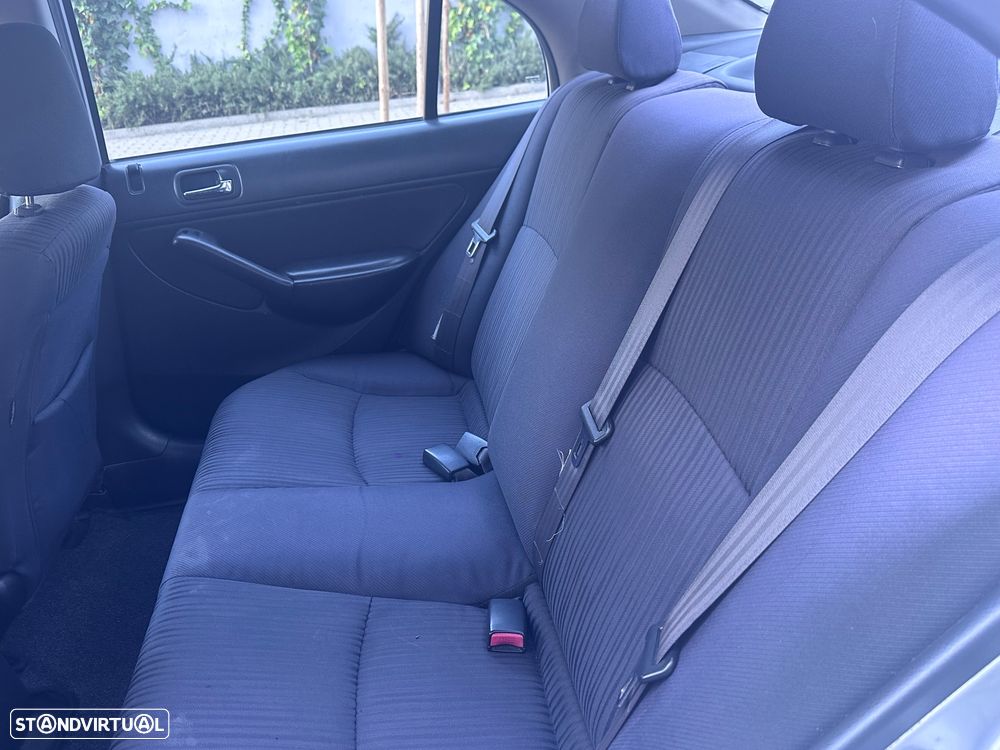 Honda Civic 1.6 ES - 10