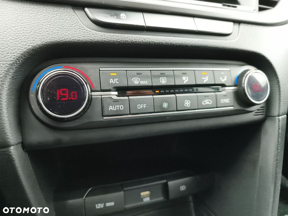 Kia XCeed 1.5 T-GDI M - 24