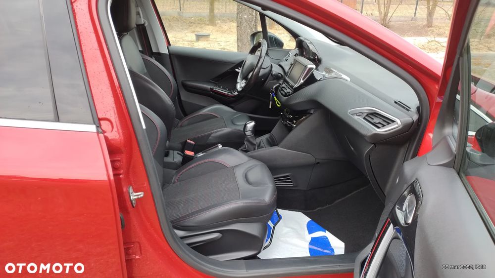 Peugeot 208 - 12