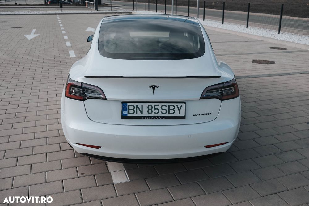 Tesla Model 3 - 8