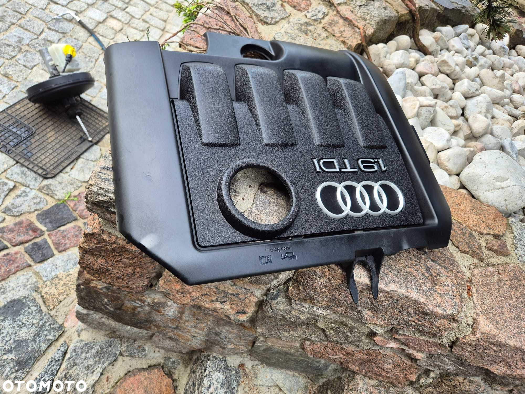 audi a3 8p 1.9 TDI osłona pokrywa silnika - 5